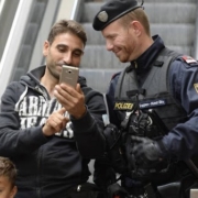 Polizei rät: Diesen geheimen Handy-Code solltest du kennen!

http://flip.it/-VORD2